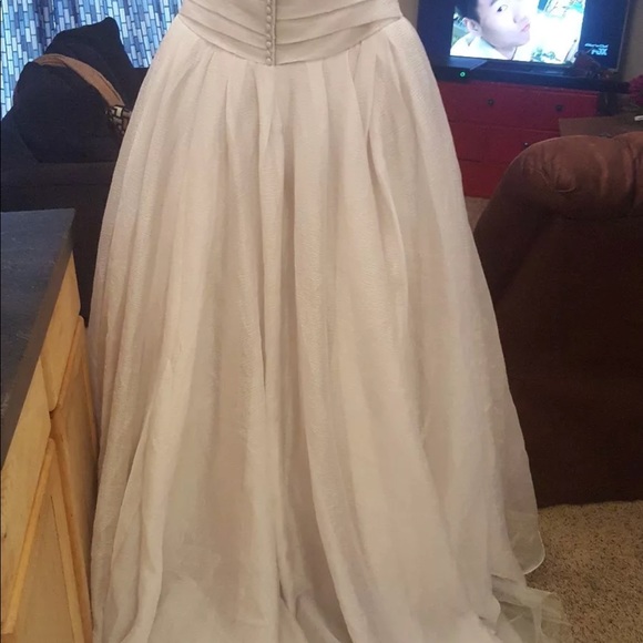 White by Vera Wang Textured Organza Wedding Dress - Picture 6 of 8